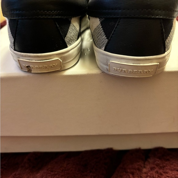 Burberry Authentic kids sneaker. - Picture 11 of 13